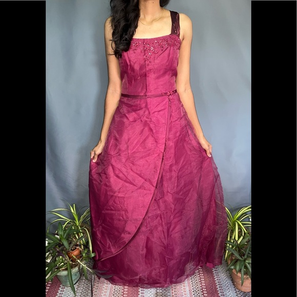 Dresses & Skirts - Heavy gher gown